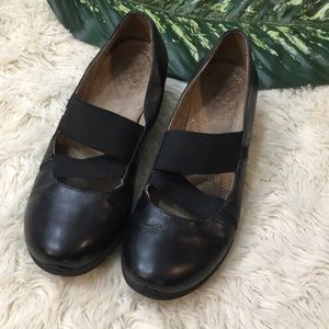 Leather NATURALIZER flat, comfortable office shoe